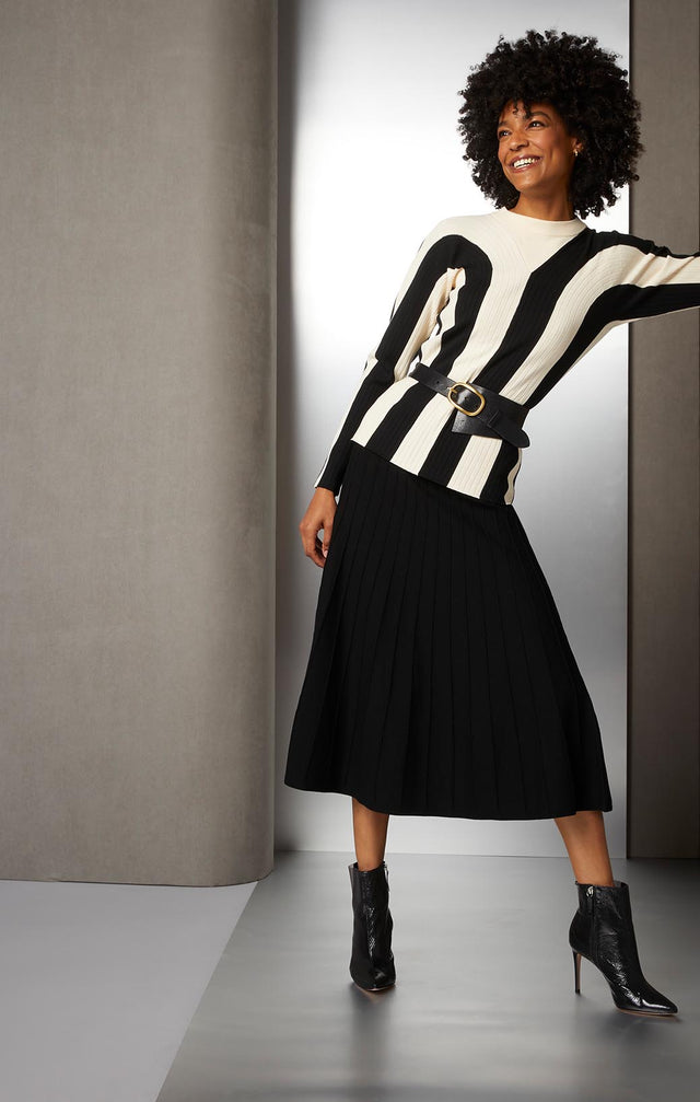 MOBILE-PLEATED KNIT SKIRT-5-SK-1800-ON MODEL