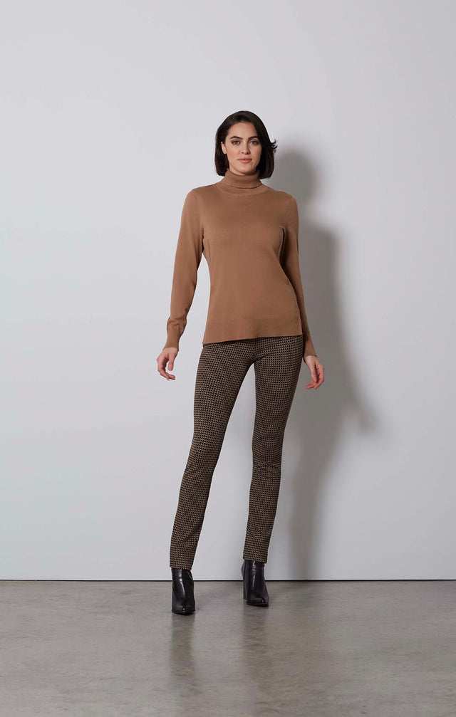 BACI-ORGANIC SUVIN COTTON TURTLENECK-1-KN-1760-ON MODEL