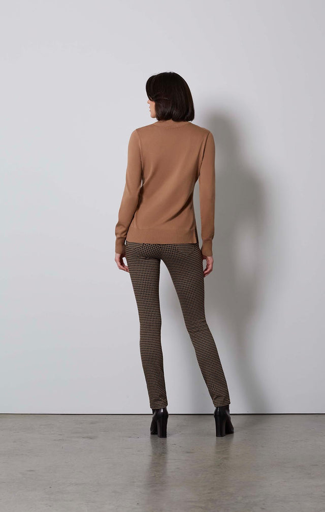 BACI-ORGANIC SUVIN COTTON TURTLENECK-1-KN-1760-ON MODEL
