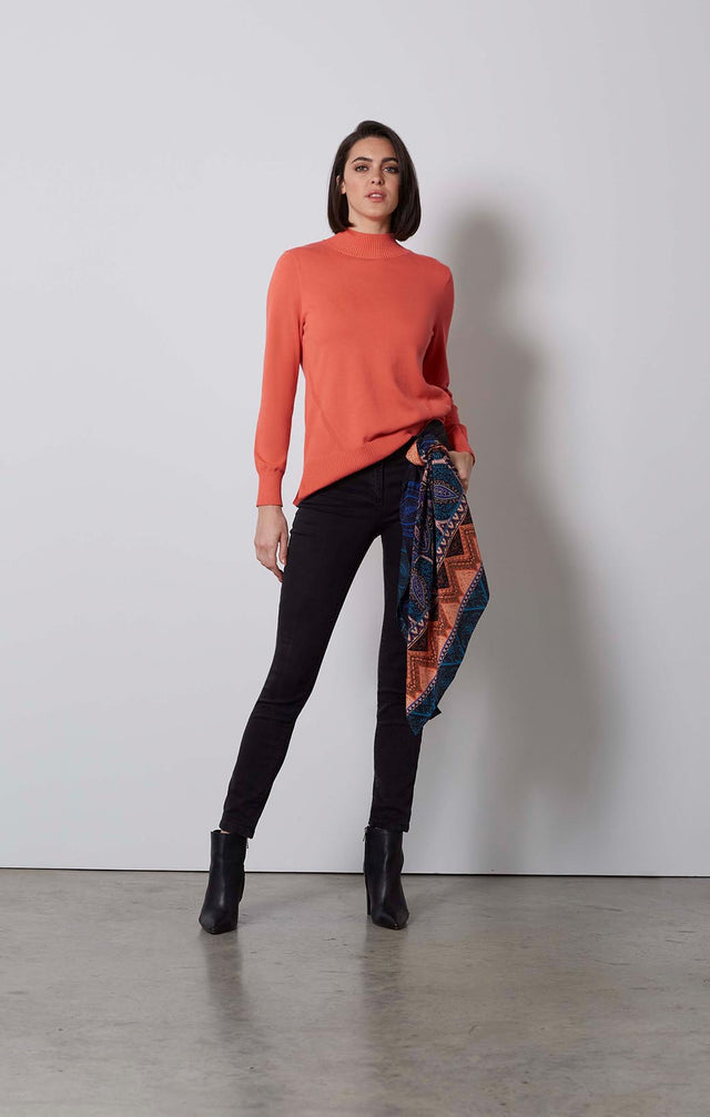 EPICURE-SUVIN ORGANIC-COTTON KNIT TOP-1-KN-2186-ON MODEL