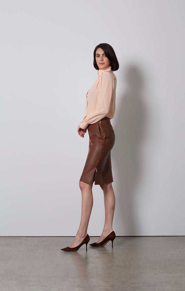 TIRAMISU-EUROPEAN LEATHER SKIRT-1-SK-1899-ON MODEL